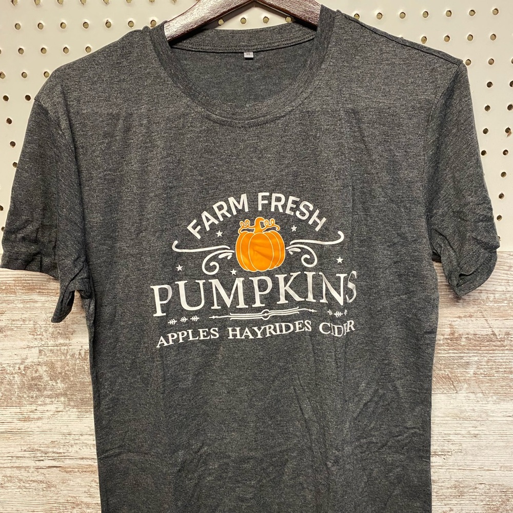 Farm Fresh Pumpkins short sleeve shirt brand new size Medium